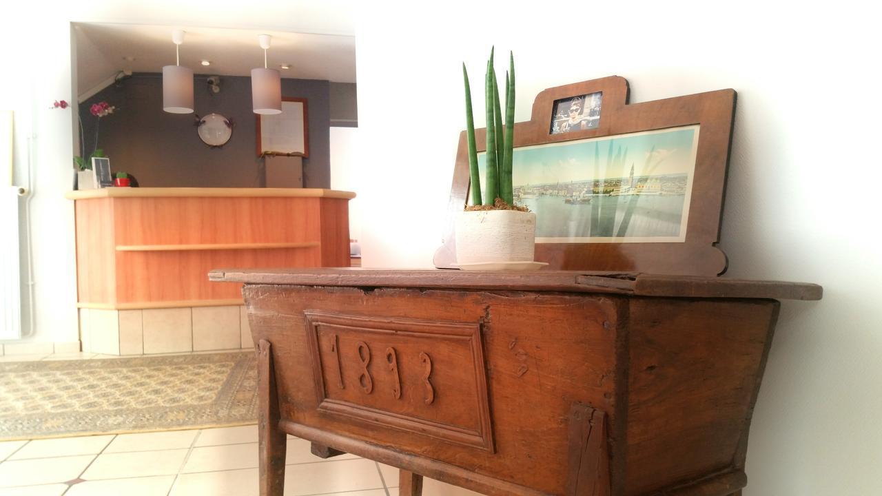 Logis Hotel Du Commerce Volvic Εξωτερικό φωτογραφία